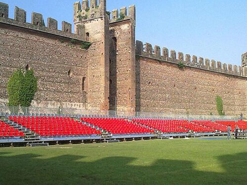 noleggio tribune - poltroncine - spalti per eventi